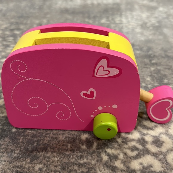 CLASSIC WORLD WOID TOASTER FOR A CHILDS KITCHEN - Picture 8 of 9